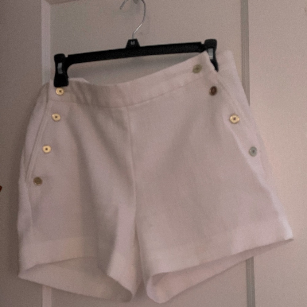 White Banana Republic shorts with gold buttons